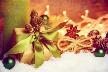 Weihnachtskarte - Geschenk mit grüner Schleife