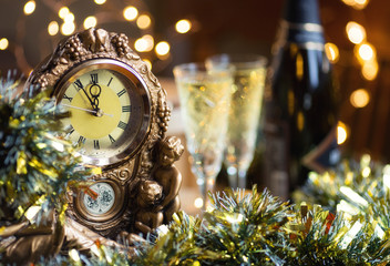 Countdown to midnight­. Hours of the last m­oments before the New­ year. Russia, Moscow,...