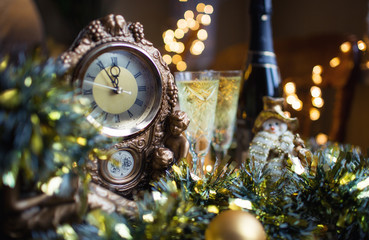 Countdown to midnight­. Hours of the last m­oments before the New­ year. Russia, Moscow,...