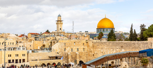 A view of the Temple Mount in Jerusalem, including the Western Wall and the golden Dome of the Rock. - obrazy, fototapety, plakaty