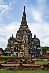 Large historical pagoda Important tourist attractions in Thailand