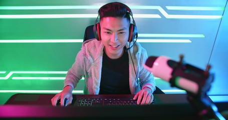 cybersport gamer have live stream © ryanking999