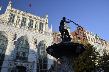 Żuraw nad Motławą , Motława Gdańsk , Domy nad Motławą ,Stare miasto Gdańsk , starówka Gdańsk , Gdańsk , architektura Gdańsk , architektura, house of god, wieza, budowa, europa, zamek, stary, katedra,  © Szymon