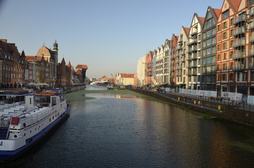 Żuraw nad Motławą , Motława Gdańsk , Domy nad Motławą ,Stare miasto Gdańsk , starówka Gdańsk , Gdańsk , architektura Gdańsk , architektura, house of god, wieza, budowa, europa, zamek, stary, katedra,  © Szymon
