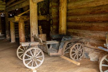 Obraz premium old cart with barrel