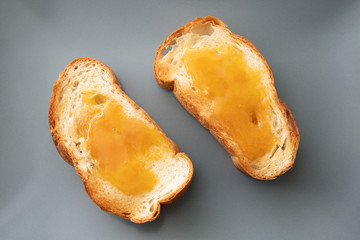 bun with jam
