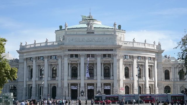 Wiener Burgtheater im Sonnenschein