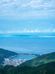 Fototapeta na wymiar 西伊豆スカイラインの展望台から見た戸田の町と駿河湾の風景　9月