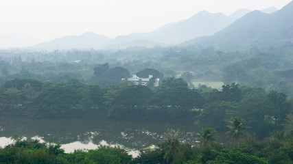 Obraz premium Kaeng Krachan National Park Phetchaburi with fog in the morning