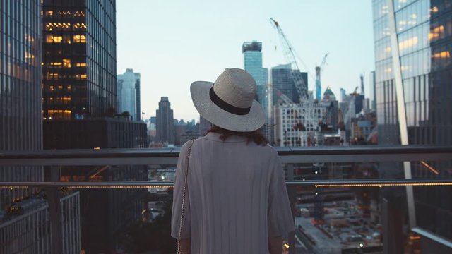 Young  tourist in the Wessel in NYC