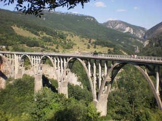 Fototapeta na wymiar View of the bridge across the river
