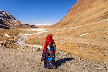 Tibetan woman commits bypassing sacred Mount Kailash - obrazy, fototapety, plakaty