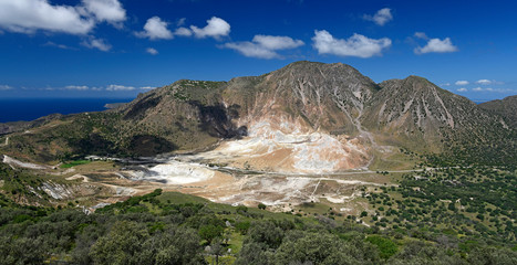 Vulkankrater / Stefanos-Krater auf Nisyros, Dodekanes, Griechenland - volcanic crater on the greek island Nisyros © bennytrapp