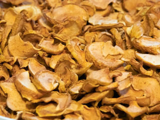 Dried apple. Health food. Vegetarianism. Cloves.