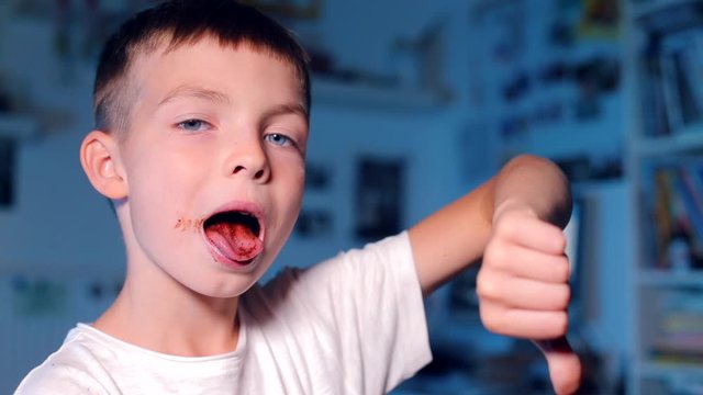 child shows tongue, like hand, forehead sit down fly