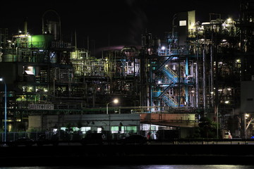 Fototapeta na wymiar 夜の工場