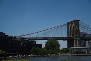panorama du sud de Manhattan avec vue sur le pont de Brooklyn et la tour One World Trade Center