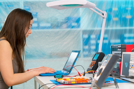 schoolgirl  in electronics class