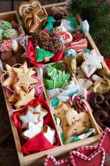 Verschiedene leckere Plaetzchen zu Weihnachten