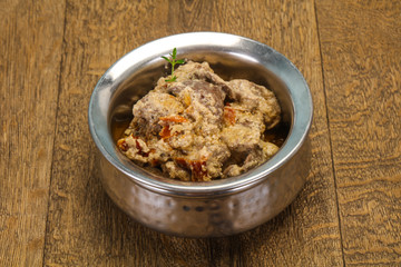 Chicken liver with cream and dry tomatoes