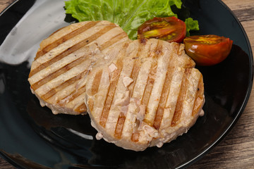Grilled tuna steak with kumato
