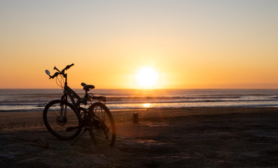 Obraz premium With a bicycle to the ocean