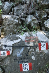 Signposting of the Cinque Terre paths.