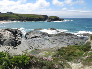 Fototapeta premium Rocky coast at Treyarnon Bay