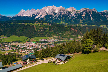 Fototapeta na wymiar Beautiful alpine view with the famous Dachstein summit at the Planai Alm, Schladming, Steiermark, Austria