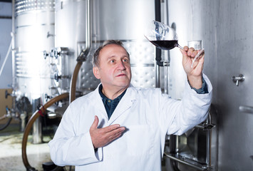 Wine maker controls quality of wine