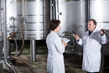 Wine maker shows to expert equipment