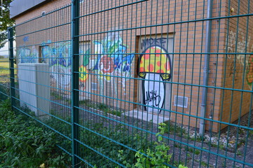 Obraz premium Zaun mit Schildern