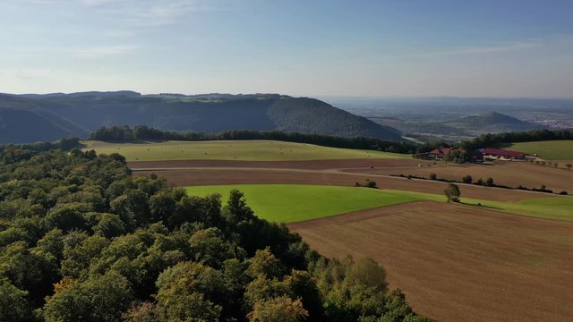 Felder - Wald - Wiesen - Berge - Landschaft - Luftbild