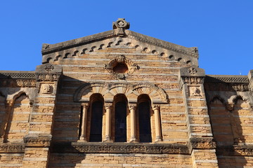 Fototapeta premium Eglise Saint Maurice du 19 ème siècle dans le village de Couzon au Mont d'Or - France 