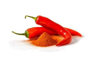 Foto op Plexiglas Red hot chili peppers op een witte achtergrond. © Evgeniya