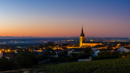 Naklejka premium Beaujolais village at dawn