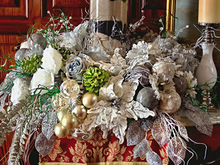 Lush overhanging Christmas decoration in a shell in silvery tones and mother of pearl with balls
