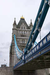 Fototapeta na wymiar London bridge under grey sky
