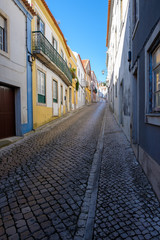 Häuser und Strassen am Wanderweg „Rota Vicentina“ (Historischer Weg, Fischerweg) im Süden von Portugal  