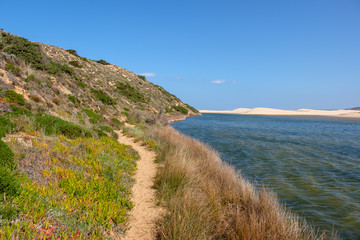 Küste, Klippen und Meer am Wanderweg „Rota Vicentina“ (Historischer Weg, Fischerweg) im Süden von Portugal  