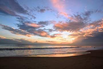 Obraz na płótnie Canvas Incredible sunset on the ocean, sun, yellow and blue colors.