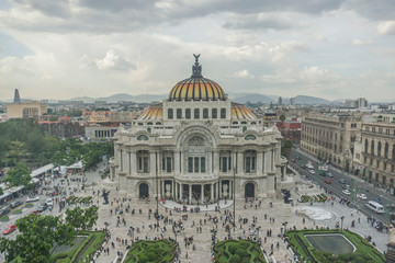 Fototapeta na wymiar Palacio de Bellas Artes - Ciudad de México - Arquitectura - Día Nublado.