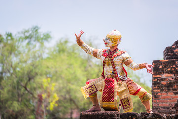 Obraz premium Khon is art culture Thailand Dancing in masked .This seance Hanuman is dancing in literature Ramayana. Khon is thailand culture and traditional