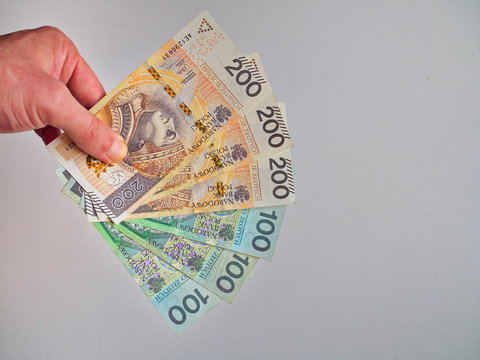 200 and 100 Polish zloty banknotes.