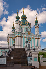 Fototapeta na wymiar Blick auf die St. Andreaskirche in Kiew in der Ukraine 