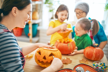 Fototapeta premium family preparing for Halloween