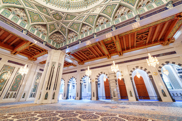 Obraz premium View of prayer hall, the Sultan Qaboos Grand Mosque. Oman