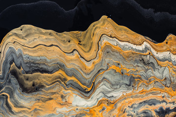 Obraz premium Acrylic Fluid Art. Golden marble wave zigzag on black. Abstract background or texture