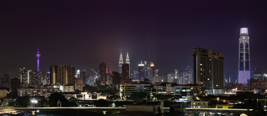 Fototapeta na wymiar Kuala Lumpur skyline at night