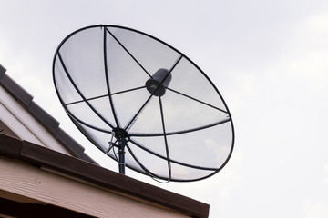 satellite dish on house roof, satellite communication technology